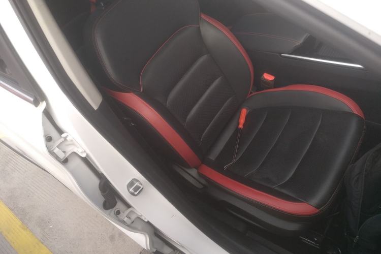 Used SOL X8 2021 300T DCT Luxury Smart Connect Edition 6 Seats Right Front Seat