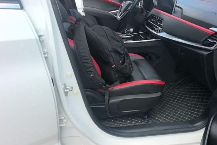 Used SOL X8 2021 300T DCT Luxury Smart Connect Edition 7 Seats Right Front Seat