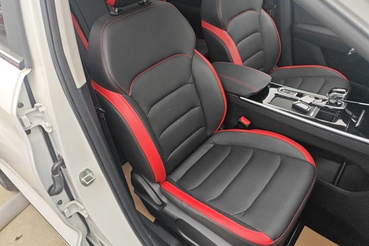 Used SOL X8 2021 300T DCT Luxury Smart Connect Edition 5 Seats Right Front Seat