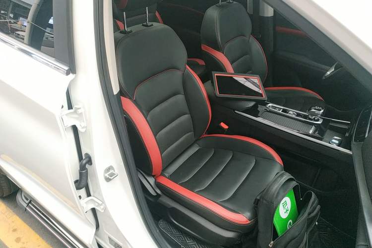 Used SOL X8 2021 300T DCT Leading Smart Connectivity Version 6 Seats Right Front Seat
