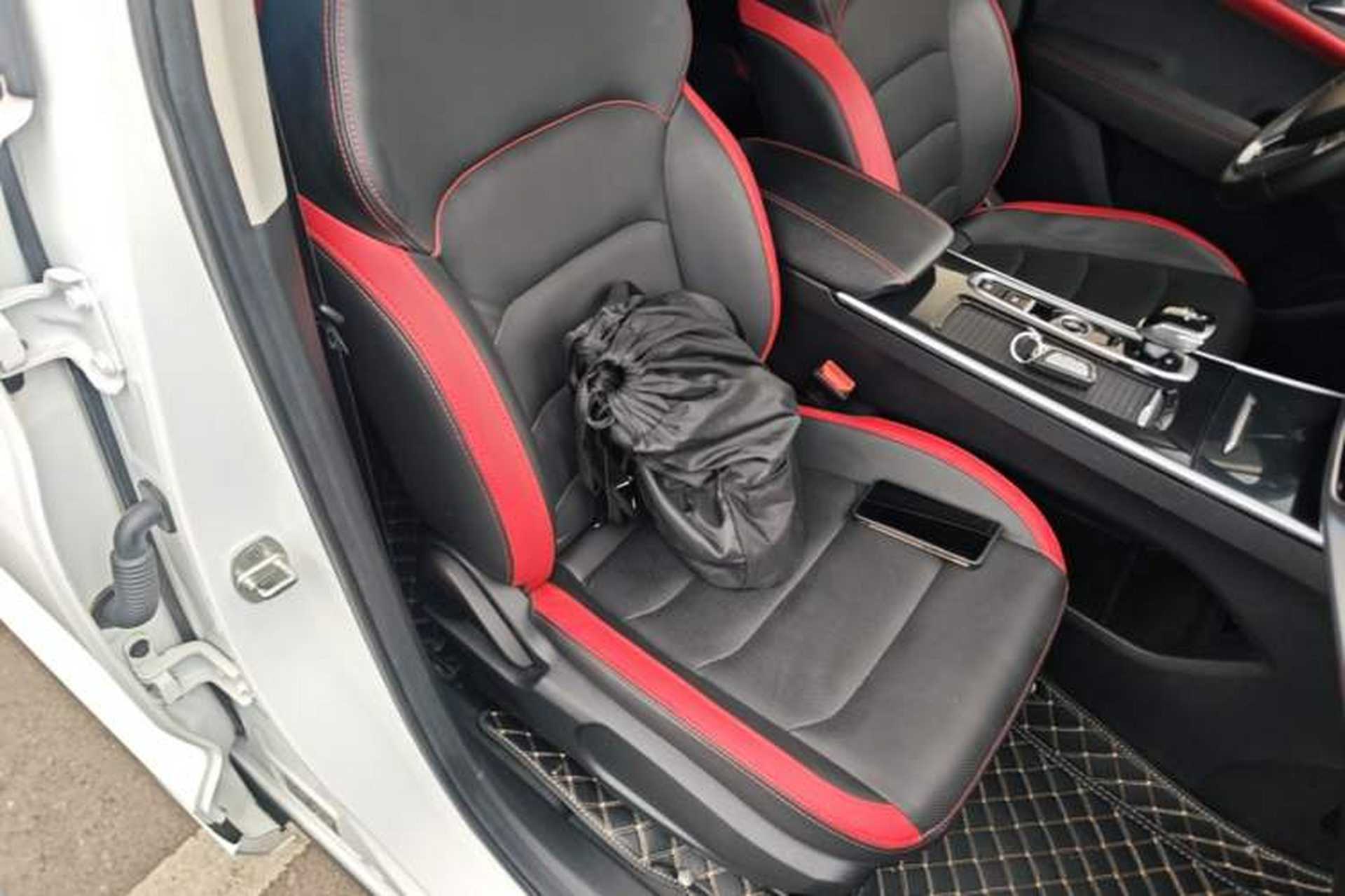 Used SOL X8 2021 300T DCT Luxury Smart Connect Edition 7 Seats Right Front Seat