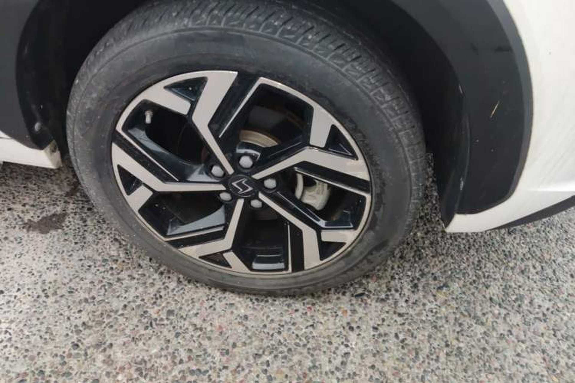 Used SOL X8 2021 300T DCT Prestige Smart Connect Edition 7 Seats Right Front Wheel Hub
