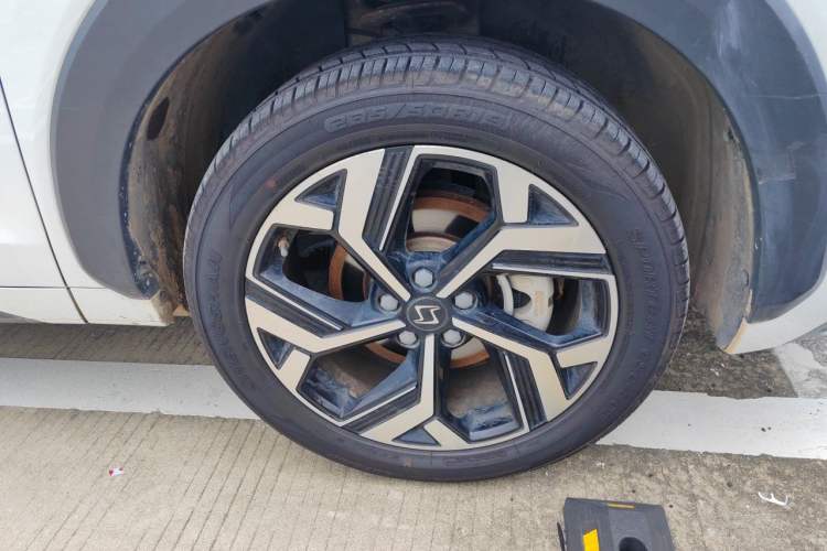 Used SOL X8 2021 300T DCT Leading Smart Connectivity Version 7 Seats Right Front Wheel Hub