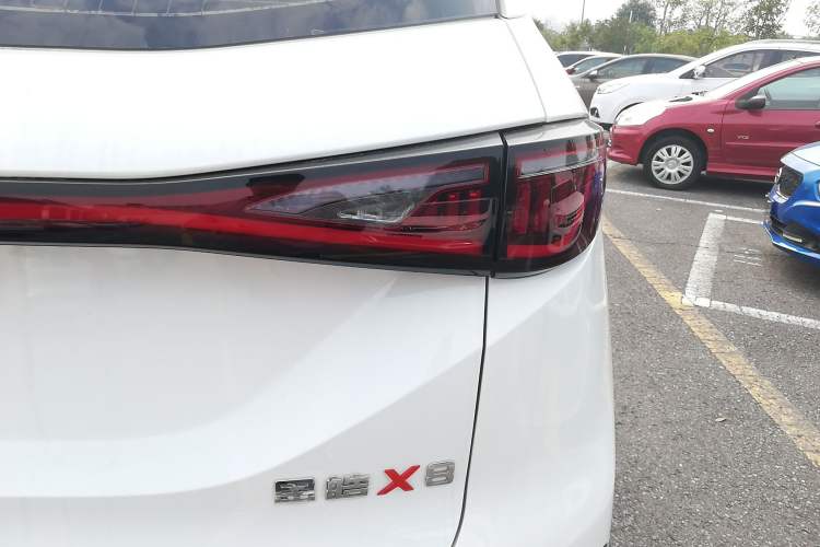 Used SOL X8 2021 300T DCT Leading Smart Connectivity Version 6 Seats Right Rear Taillight