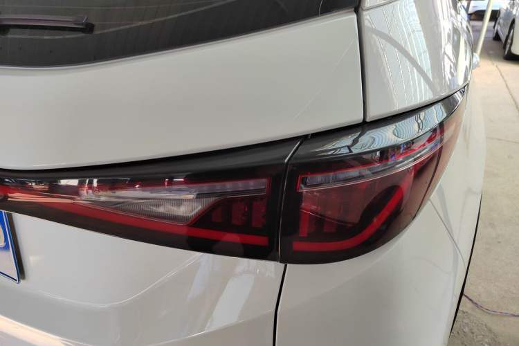 Used SOL X8 2021 300T DCT Prestige Smart Connect Edition 6 Seats Right Rear Taillight