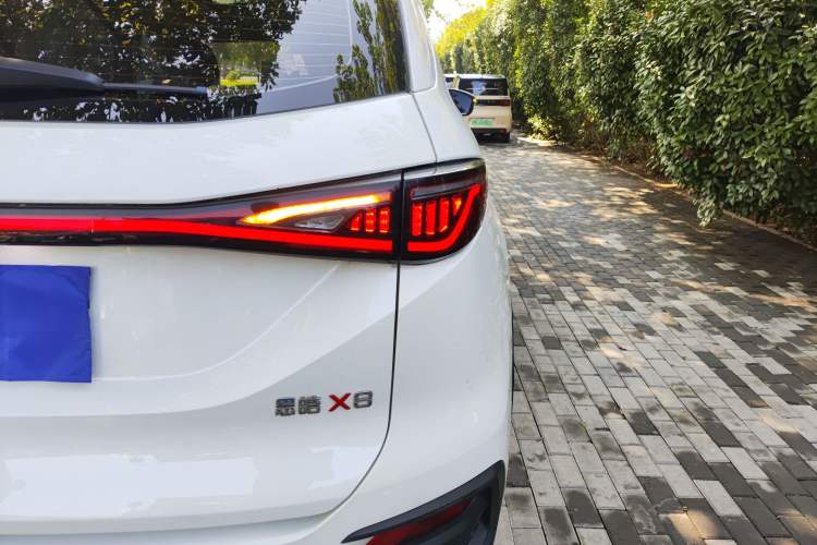 Used SOL X8 2021 300T DCT Luxury Smart Connect Edition 6 Seats Right Rear Taillight