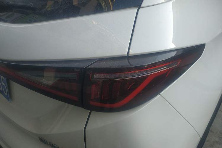 Used SOL X8 2021 300T DCT Prestige Smart Connect Edition 7 Seats Right Rear Taillight