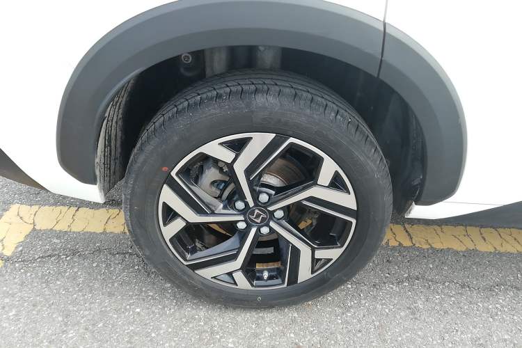 Used SOL X8 2021 300T DCT Leading Smart Connectivity Version 6 Seats Right Rear Wheel Hub