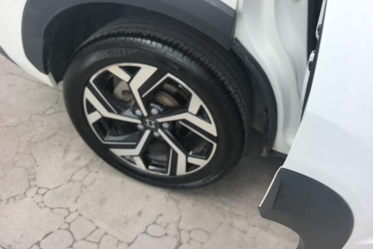 Used SOL X8 2021 300T DCT Luxury Smart Connect Edition 7 Seats Right Rear Wheel Hub