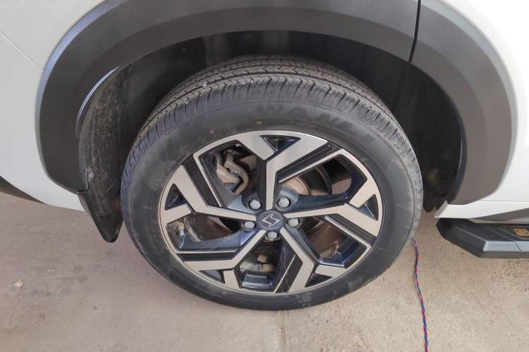 Used SOL X8 2021 300T DCT Prestige Smart Connect Edition 6 Seats Right Rear Wheel Hub