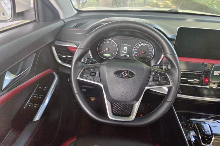 Used SOL X8 2021 300T DCT Leading Smart Connectivity Version 7 Seats Steering Wheel
