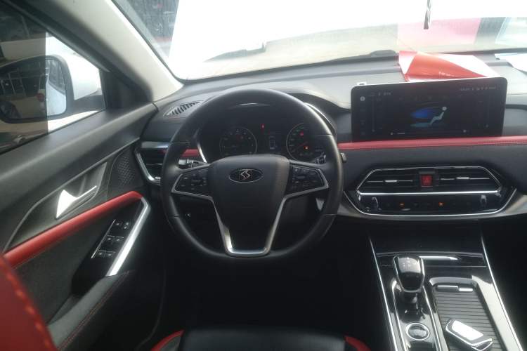 Used SOL X8 2021 300T DCT Luxury Smart Connect Edition 6 Seats Steering Wheel