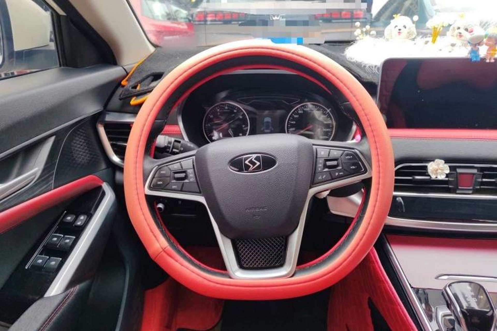 Used SOL X8 2021 300T DCT Leading Smart Connectivity Version 7 Seats Steering Wheel