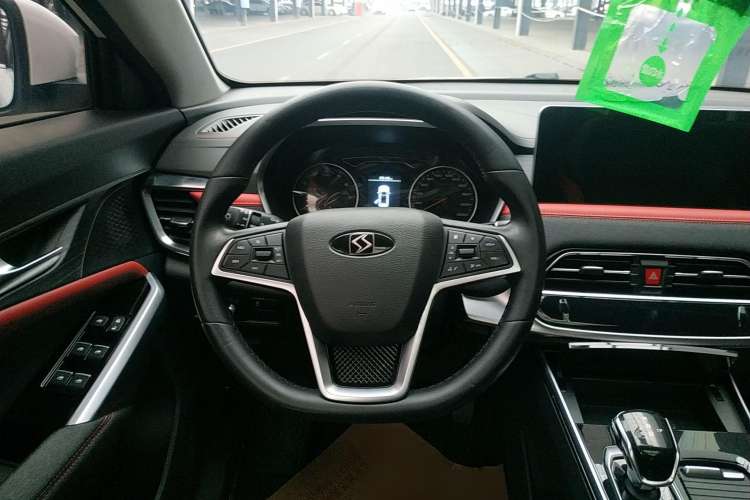 Used SOL X8 2021 300T DCT Leading Smart Connectivity Version 6 Seats Steering Wheel