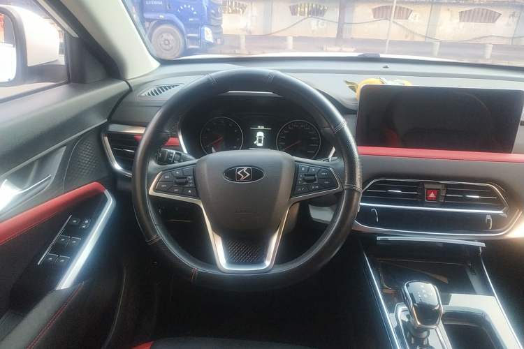 Used SOL X8 2021 300T DCT Prestige Smart Connect Edition 7 Seats Steering Wheel