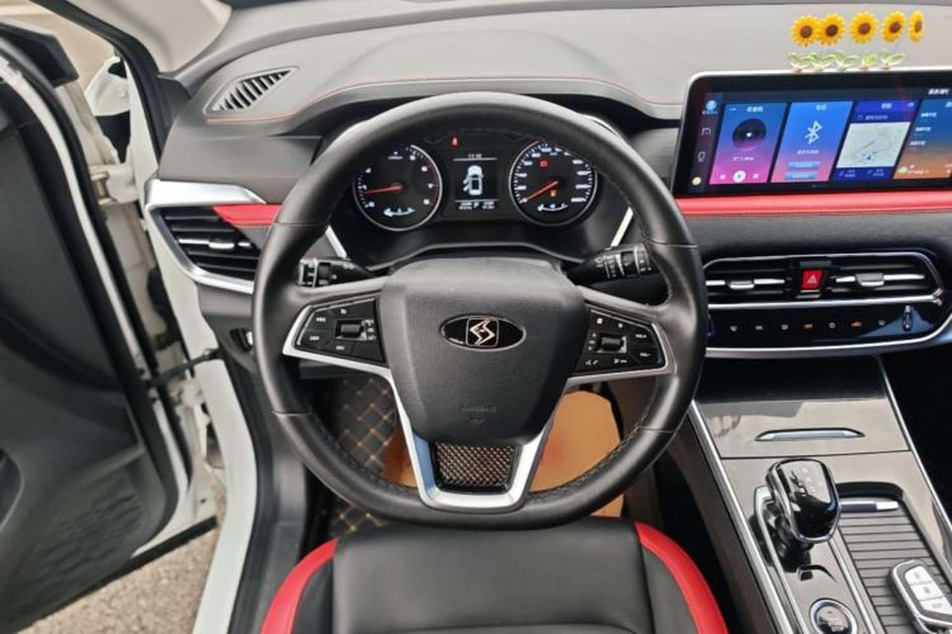 Used SOL X8 2021 300T DCT Luxury Smart Connect Edition 7 Seats Steering Wheel