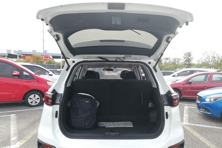 Used SOL X8 2021 300T DCT Leading Smart Connectivity Version 6 Seats Trunk