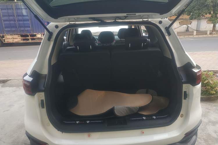 Used SOL X8 2021 300T DCT Prestige Smart Connect Edition 7 Seats Trunk