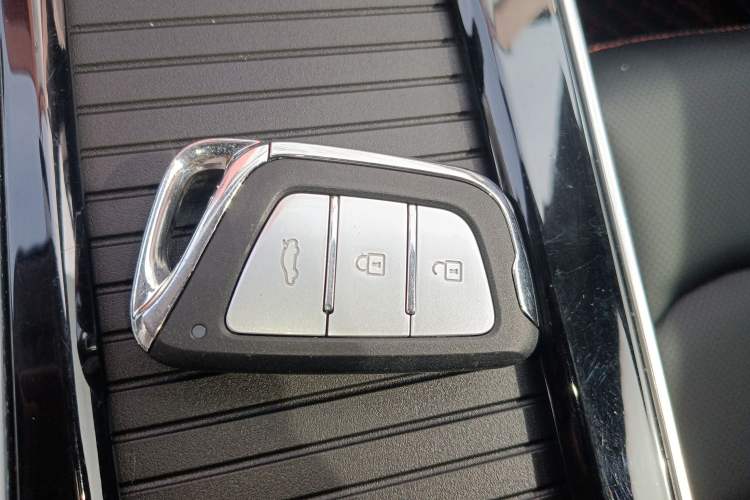 Used SOL X8 2021 300T DCT Leading Smart Connectivity Version 7 Seats Vehicle Key