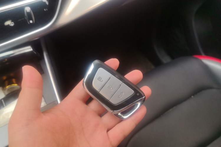 Used SOL X8 2021 300T DCT Leading Smart Connectivity Version 7 Seats Vehicle Key