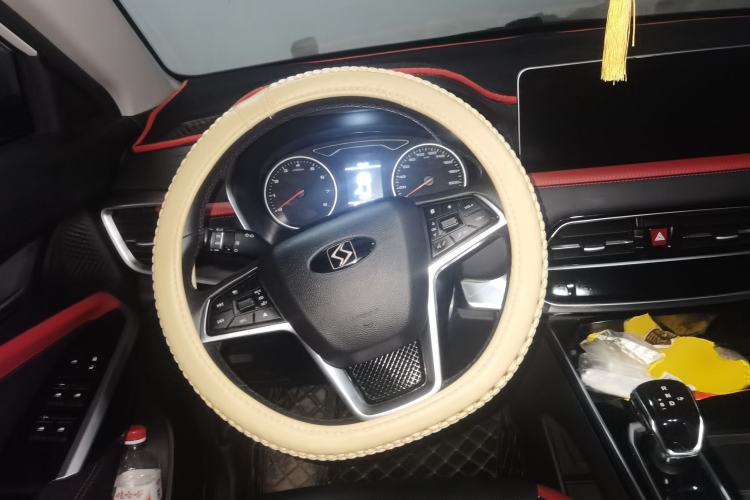 Used SOL X8 2022 Da Sheng Edition 300T DCT Xingzhe Model 7 Seats Steering Wheel