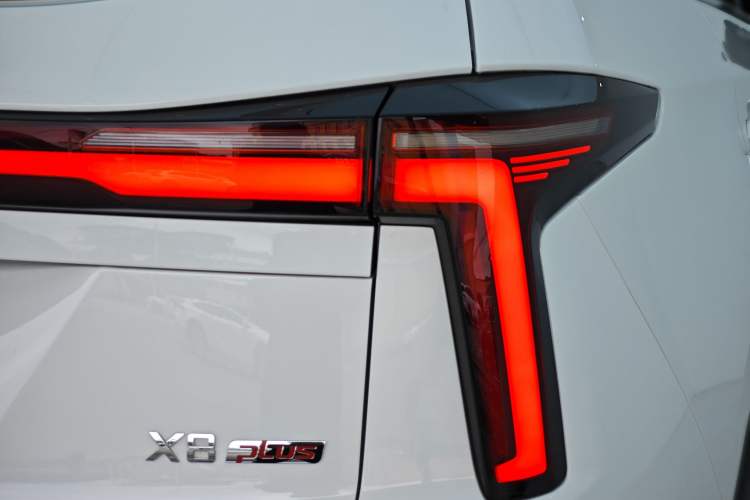 Used SOL X8 PLUS 2023 1.5 TGDI DCT Smart Edition 7-Seater Exterior 10