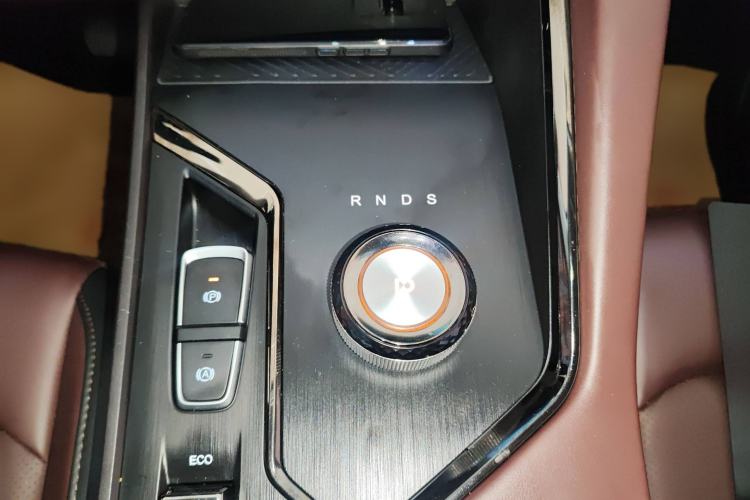 Used SOL X8 PLUS 2023 1.5 TGDI DCT Smart Edition 7-Seater Gear Lever