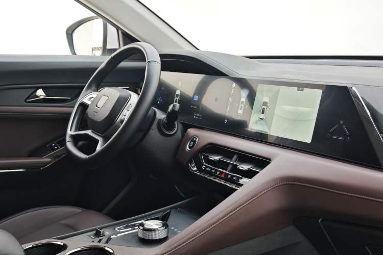 Used SOL X8 PLUS 2023 1.5 TGDI DCT Smart Edition 7-Seater Interior 1
