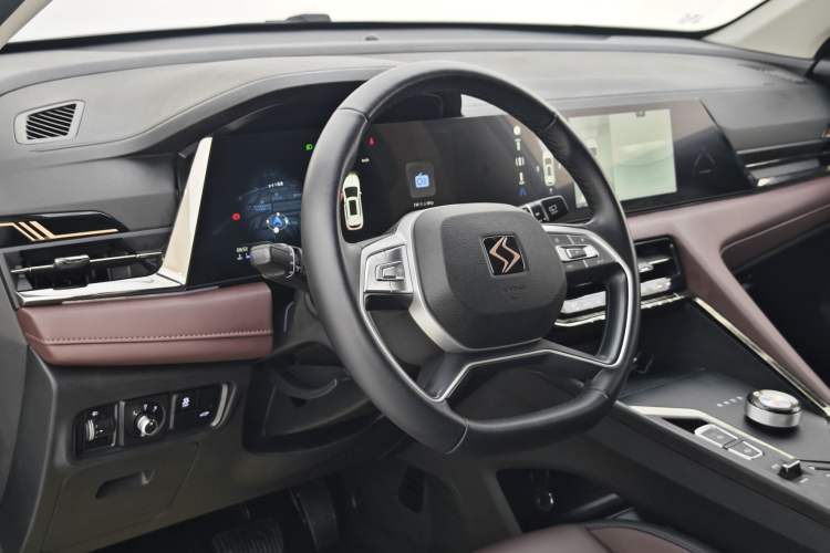 Used SOL X8 PLUS 2023 1.5 TGDI DCT Smart Edition 7-Seater Interior 13