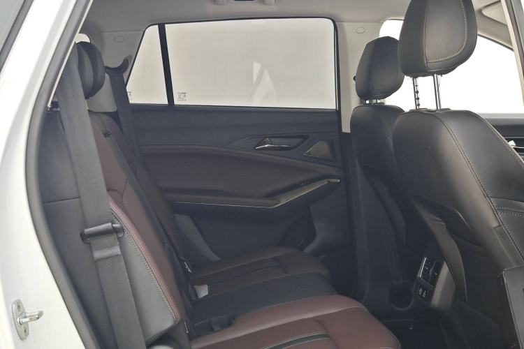 Used SOL X8 PLUS 2023 1.5 TGDI DCT Smart Edition 7-Seater Interior 3