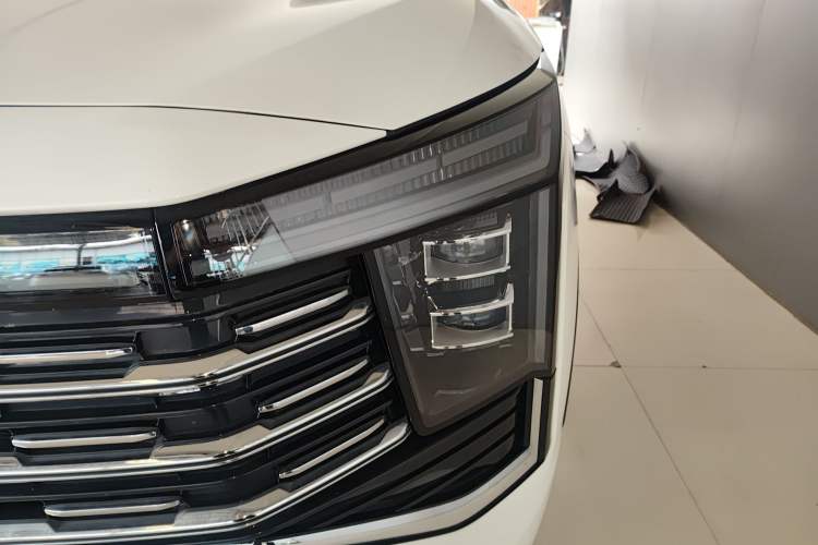Used SOL X8 PLUS 2023 1.5 TGDI DCT Smart Edition 7-Seater Left Front Headlight