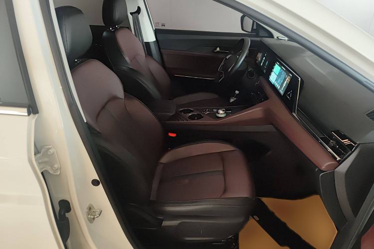 Used SOL X8 PLUS 2023 1.5 TGDI DCT Smart Edition 7-Seater Right Front Seat