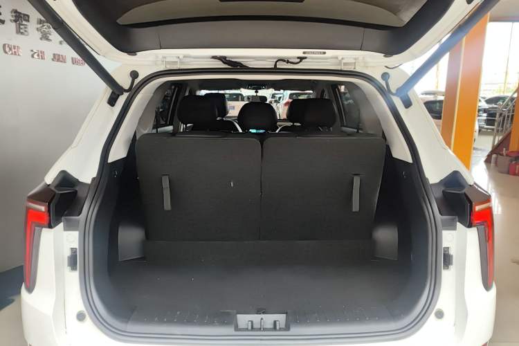 Used SOL X8 PLUS 2023 1.5 TGDI DCT Smart Edition 7-Seater Trunk