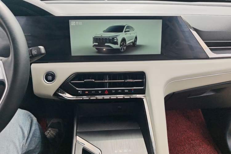 Used SOL X8 PLUS 2023 1.5 TGDI DCT Smart Home Edition 6-Seater Audio And AC Panel