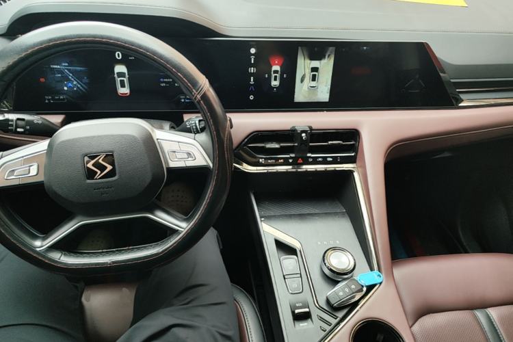 Used SOL X8 PLUS 2023 1.5 TGDI DCT Smart Edition 7-Seater Center Console