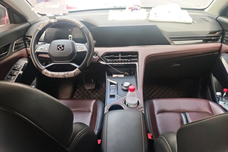 Used SOL X8 PLUS 2023 1.5 TGDI DCT Smart Edition 7-Seater Center Console