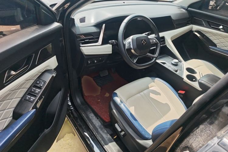 Used SOL X8 PLUS 2023 1.5 TGDI DCT Smart Home Edition 6-Seater Driver Seat