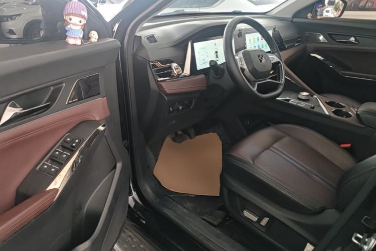 Used SOL X8 PLUS 2023 1.5 TGDI DCT Smart Edition 7-Seater Driver Seat