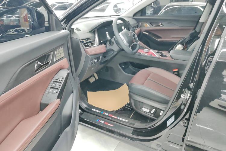 Used SOL X8 PLUS 2023 1.5 TGDI DCT Smart Edition 7-Seater Driver Seat