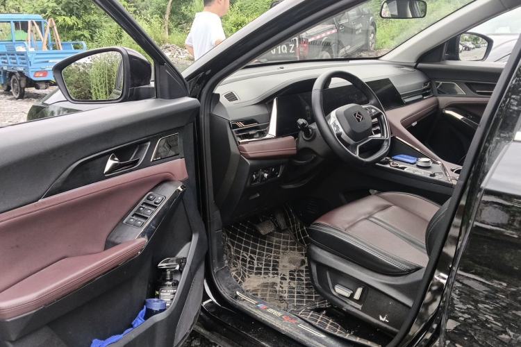 Used SOL X8 PLUS 2023 1.5 TGDI DCT Smart Edition 7-Seater Driver Seat