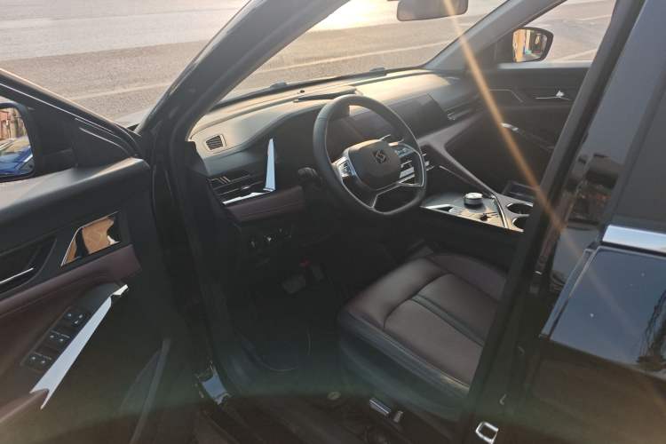 Used SOL X8 PLUS 2023 1.5 TGDI DCT ZhiShang Edition 7-Seater Driver Seat