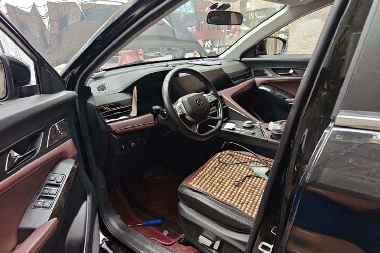 Used SOL X8 PLUS 2023 1.5 TGDI DCT Smart Edition 7-Seater Driver Seat
