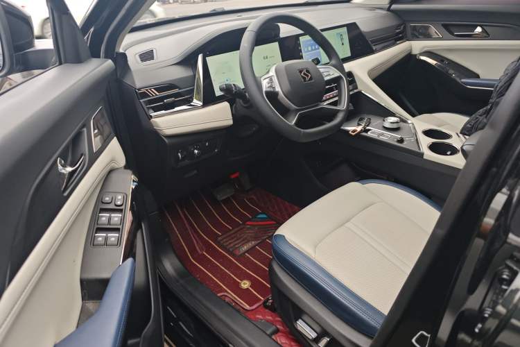 Used SOL X8 PLUS 2023 1.5 TGDI DCT Smart Home Edition 7-Seater Driver Seat