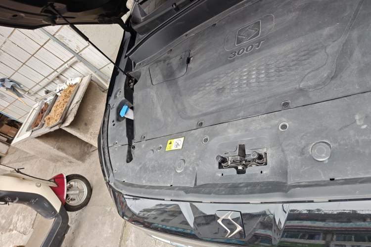 Used SOL X8 PLUS 2023 1.5 TGDI DCT Smart Edition 7-Seater Engine Bay Right