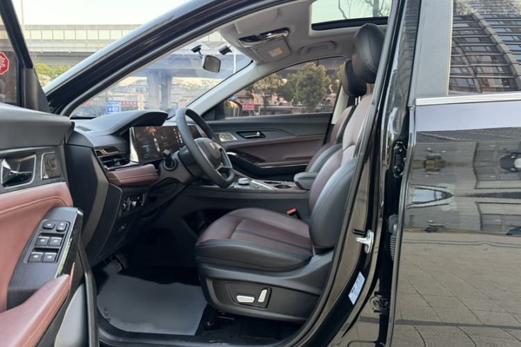 Used SOL X8 PLUS 2023 1.5 TGDI DCT Smart Edition 7-Seater Exterior 4