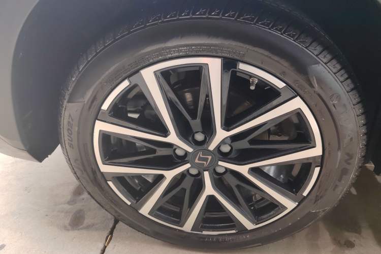Used SOL X8 PLUS 2023 1.5 TGDI DCT Luxury Edition 7-Seater Exterior 7