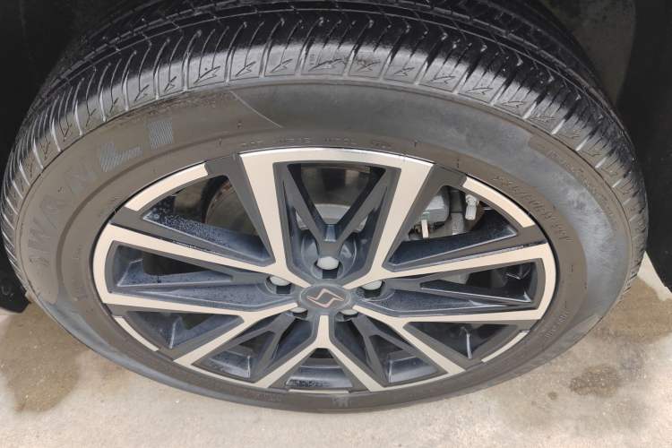 Used SOL X8 PLUS 2023 1.5 TGDI DCT Luxury Edition 7-Seater Exterior 8