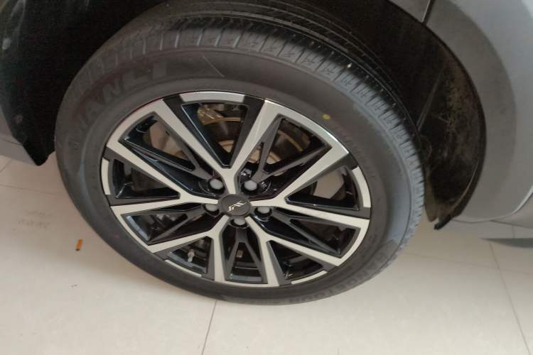 Used SOL X8 PLUS 2023 1.5 TGDI DCT Smart Edition 7-Seater Exterior 8