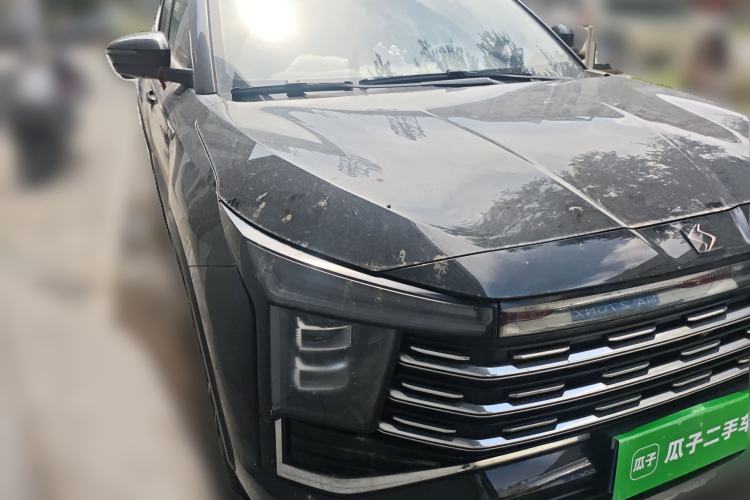 Used SOL X8 PLUS 2023 1.5 TGDI DCT Smart Edition 7-Seater Front Right 45 Deg
