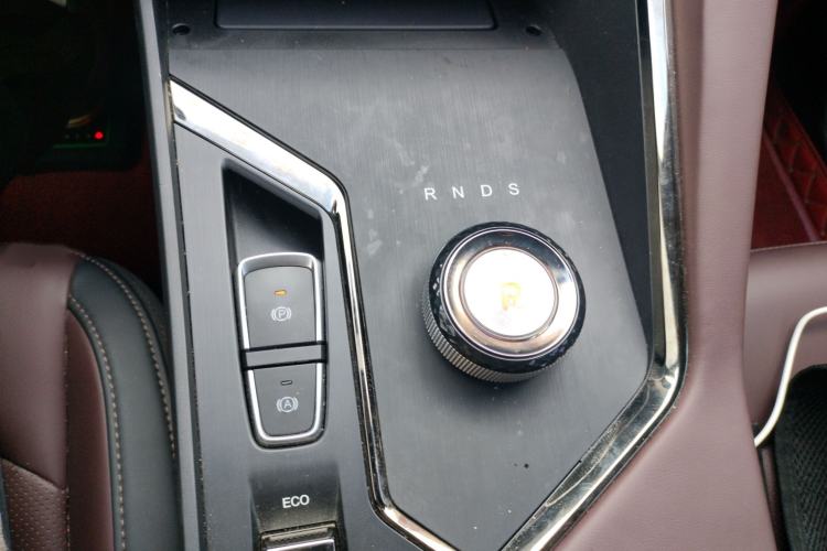 Used SOL X8 PLUS 2023 1.5 TGDI DCT Luxury Edition 7-Seater Gear Lever